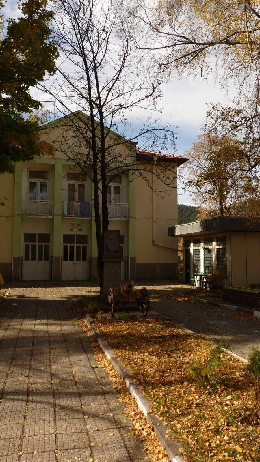 Читалище "23 Април 1876 година"