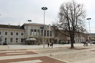 Железопътна гара - Мездра