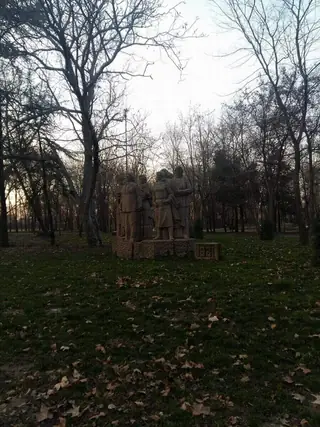 Паметник на Ямболските тъкачки - Ямбол