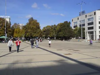 Централен площад "Кракра" - Перник
