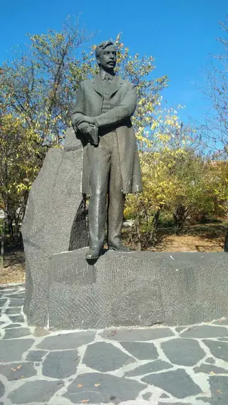 Паметник на Пейо Яворов - Чирпан