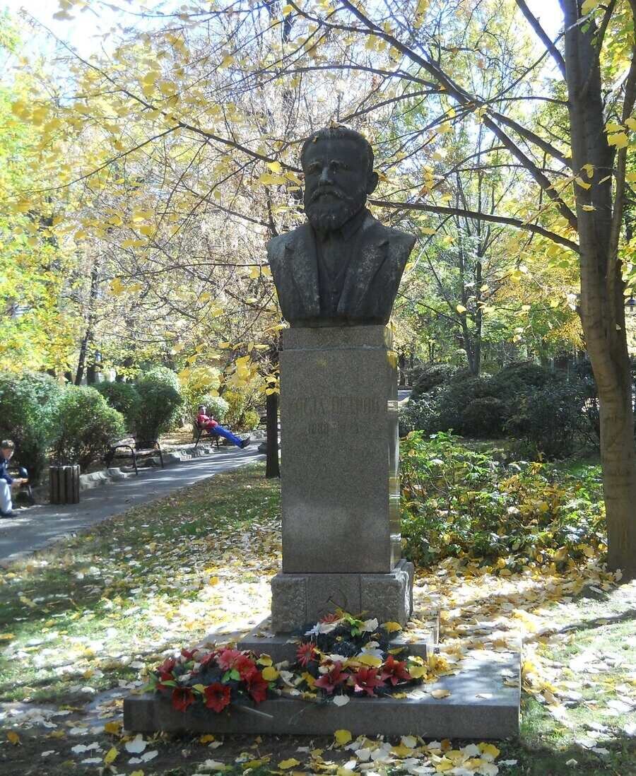 Паметник на Коста Петров - Дупница