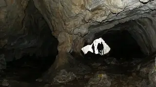 Пещера "Свинската дупка" - Гара Лакатник