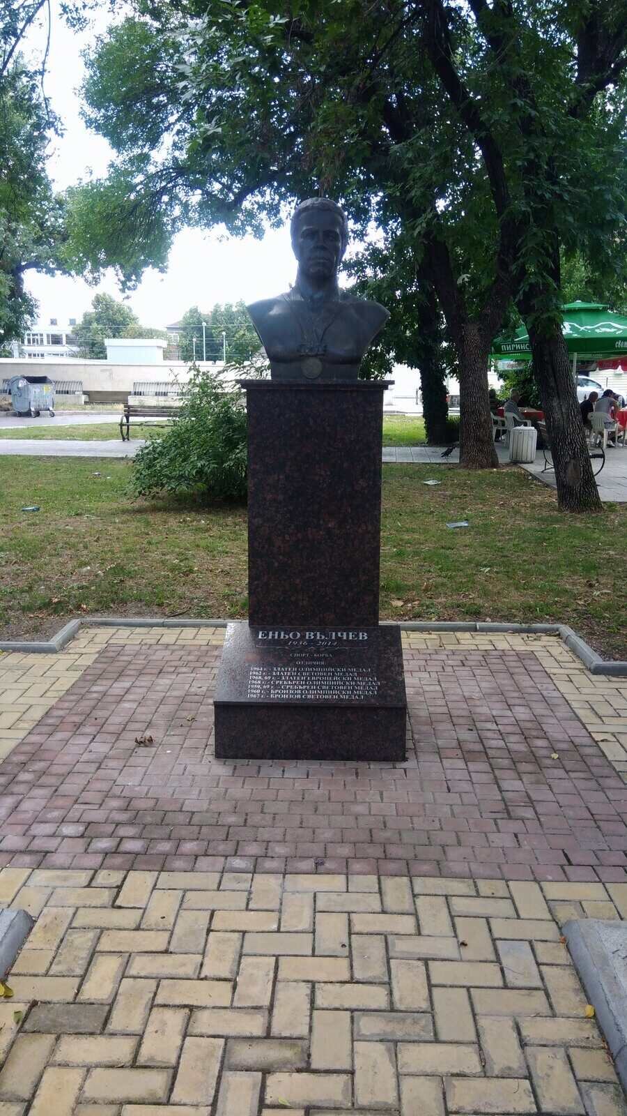 Паметник на Еньо Вълчев - Димитровград