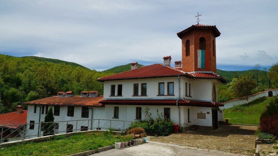 Чекотински манастир "Свети Архангел Михаил" - Правец