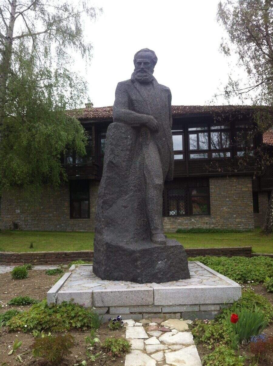 Паметник на Любен Каравелов - Копривщица