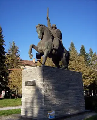 Паметник на Кракра Пернишки - Перник