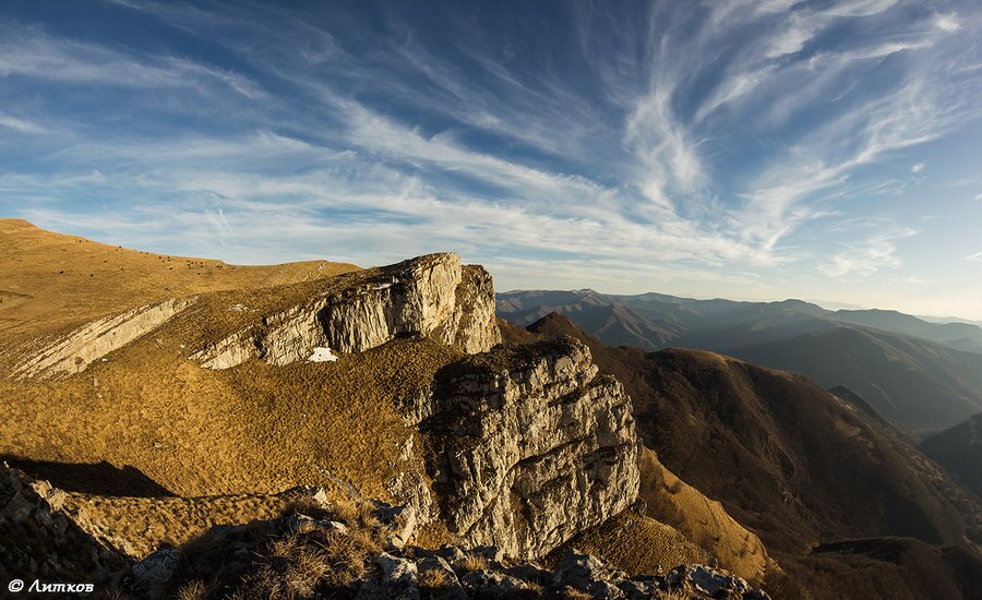 Скално образувание "Кобилини стени"