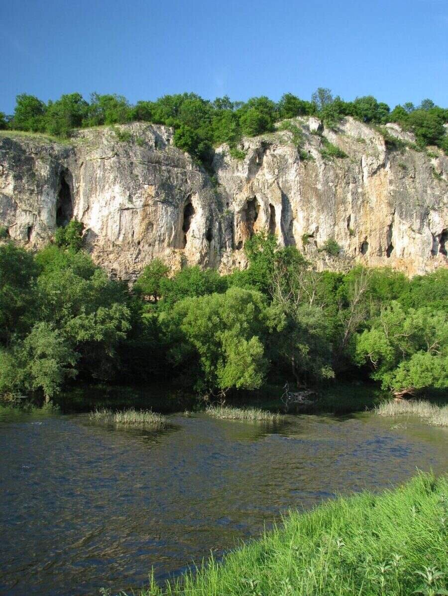 Червената стена - Ъглен
