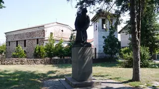 Паметник а загиналите Българи - с.Негован