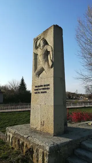 Антифашистки паметник - Сухозем