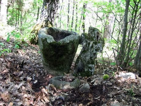 Средновековен манастир -  Църварица