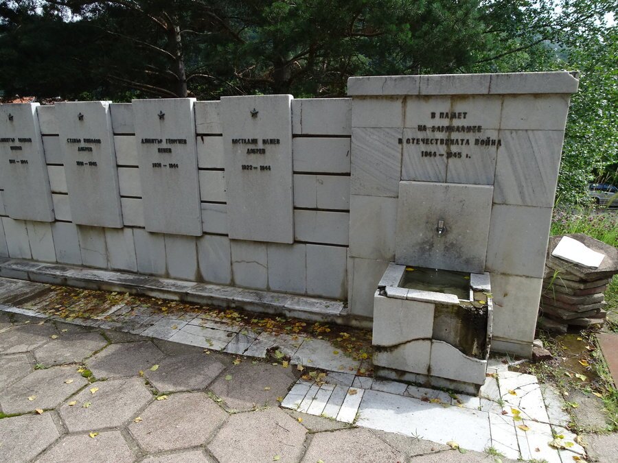 Чешма-паметник на загиналите в Отечествената война - с.Душанци
