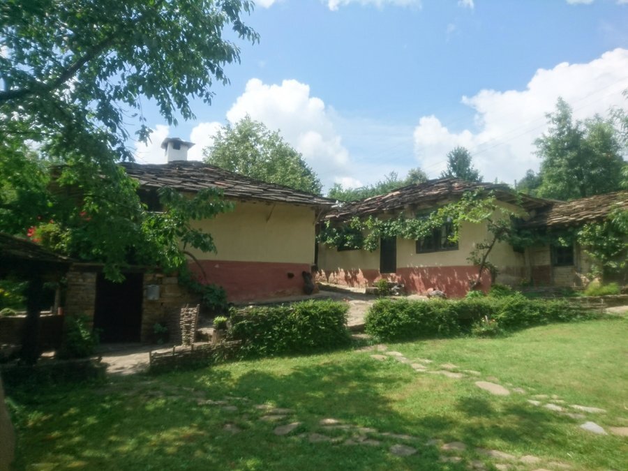 Старата глинена къща - Лакарево