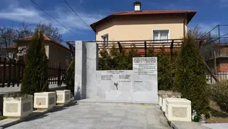 Паметник на загиналите през войните - Бенковски