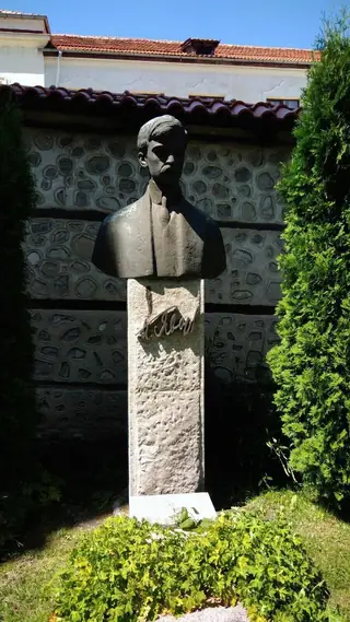 Бюст-паметник на Пейо Яворов - Банско