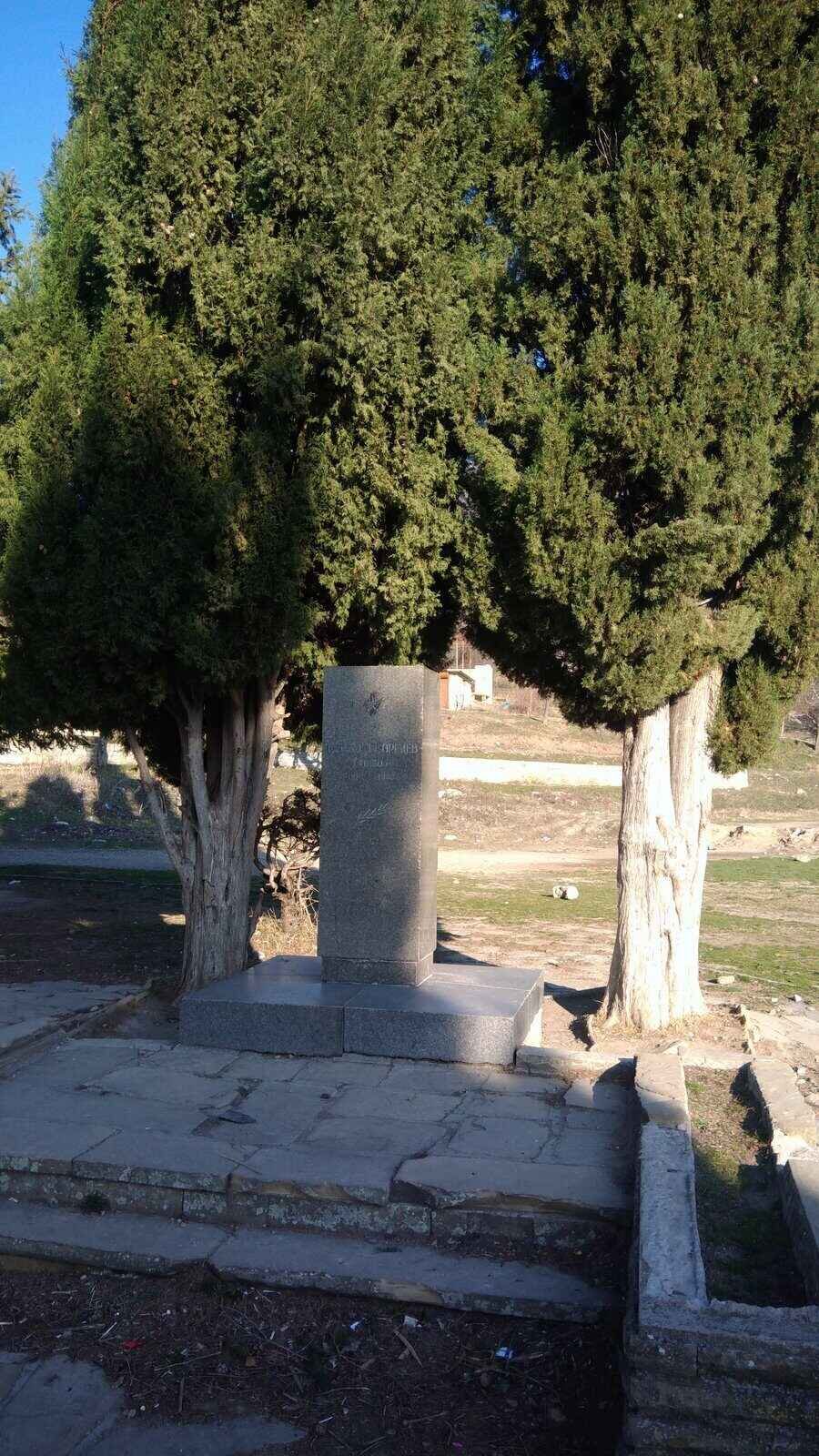 Паметник на Ламбо Георгиев (Тошо) - с. Сотиря