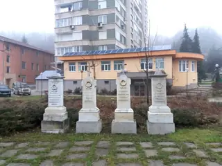 Паметник на капитан Бакеев и подпоручик Папанинов - Габрово