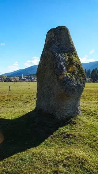 Менхир - Побит камък