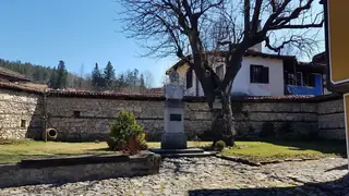 Бюст-паметник на Любен Каравелов - Копривщица