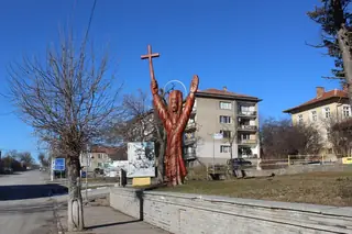 Дървена скулптура на Св. Петка - Брезник