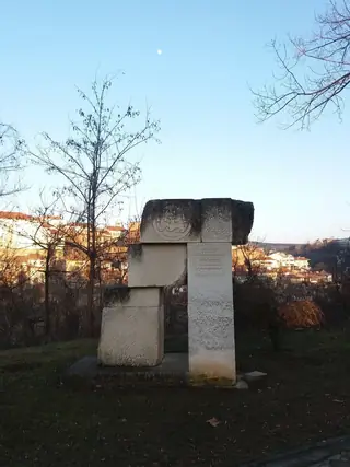 Паметник в почит към Александър Бурмов - Велико Търново