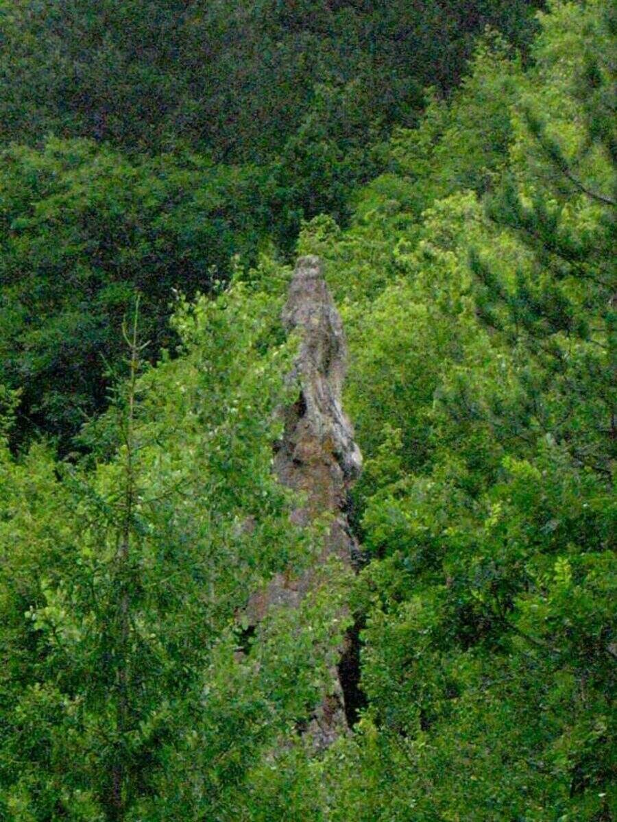 Скално образувание Момата - Широка лъка
