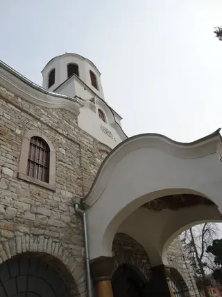 Храм "Свети Великомъченик Георги" - Луковит