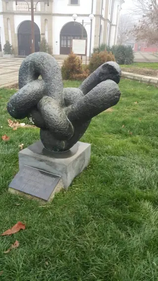 Паметник в чeст на загиналите за освобождението - Карнобат