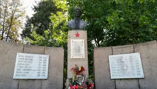 Паметник-костница на Методи Шаторов