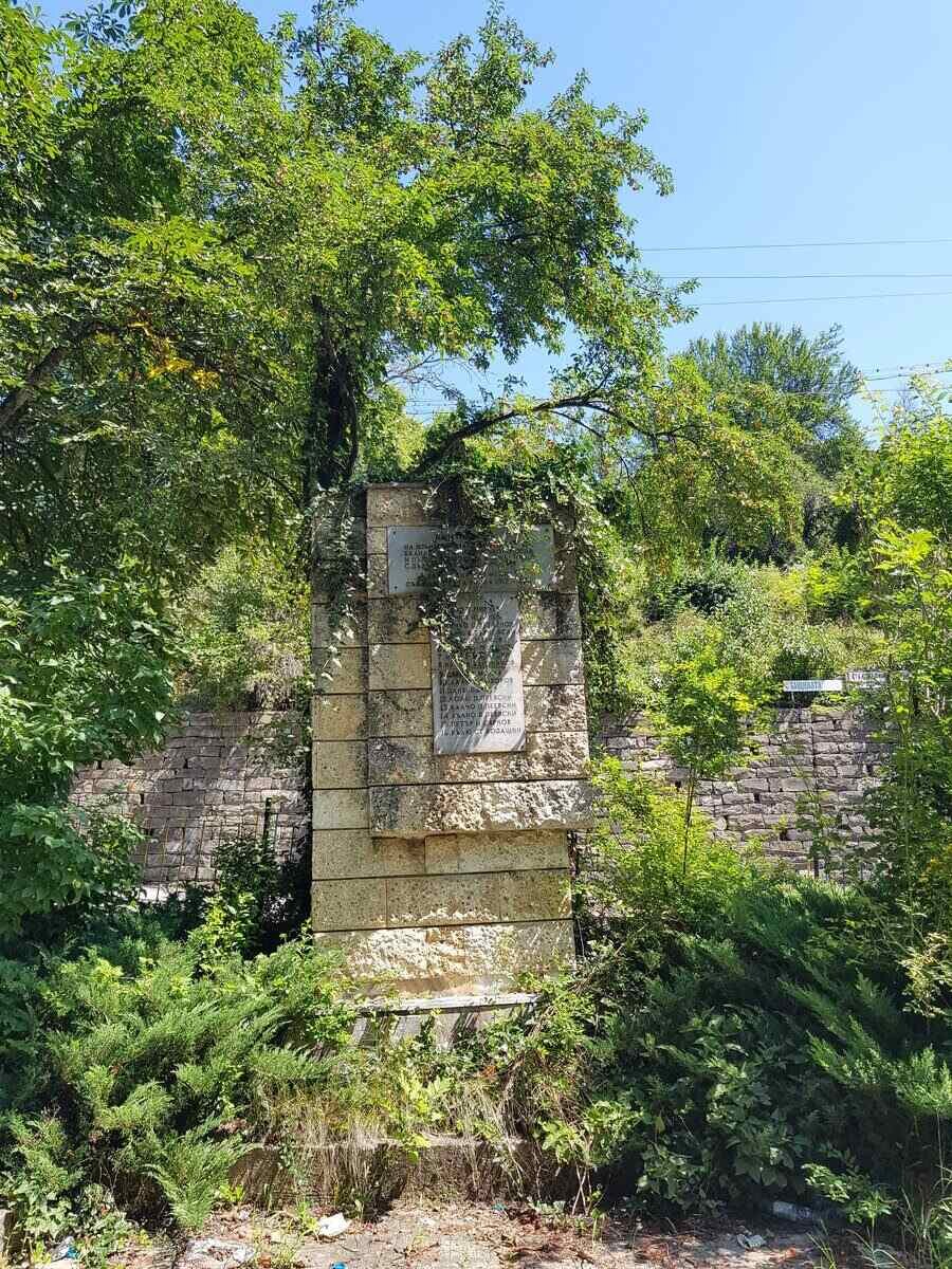 Паметник на загиналите – с.Дълбок дол