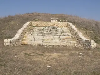 Голямата могила - Свирачи