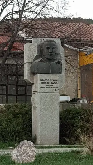 Паметник на Димитър Георгиев Цветков - с. Саранци