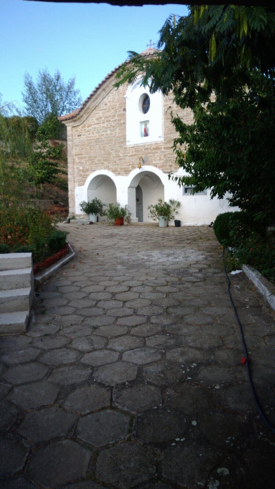 Църква "Св.Архангел Михаил" - с.Гавраилово