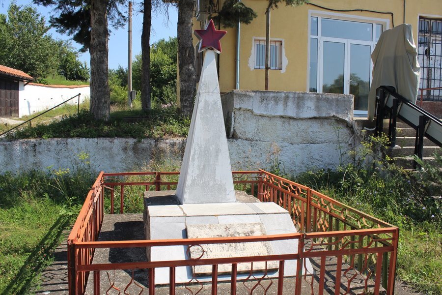 Партизански паметник - Габровдол