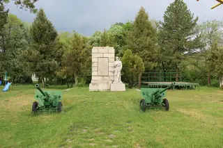 Паметник на загиналите в Отечествената война - Друган