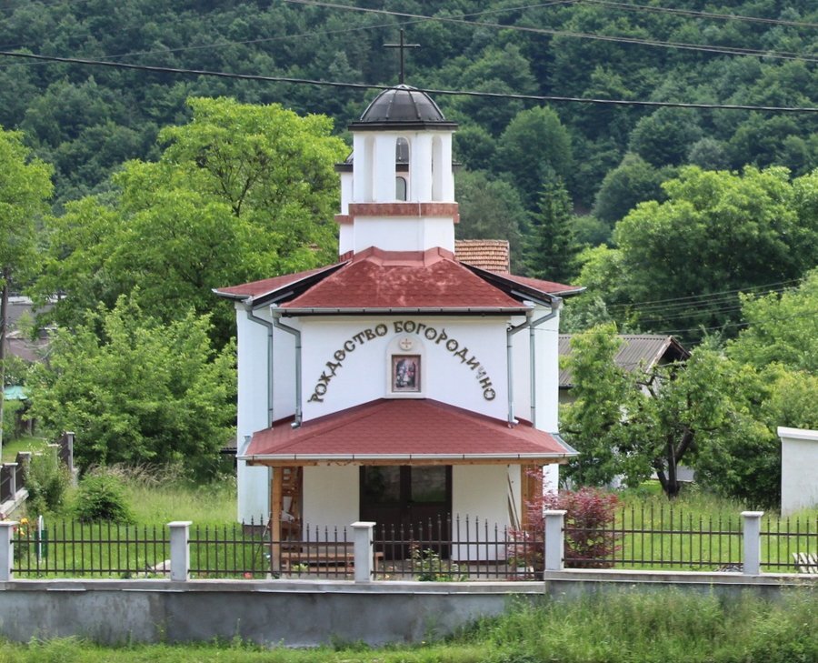 Храм "Рождество Богородично" - Томпсън
