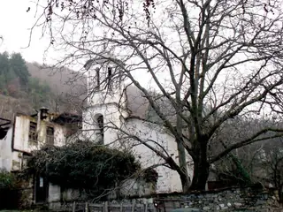 Църква "Св. Параскева" - Лещен