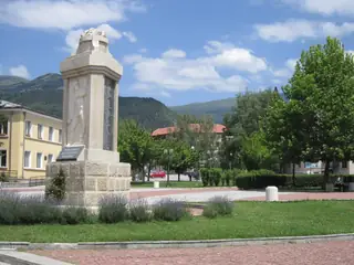 Паметник на падналите във войните - Златица