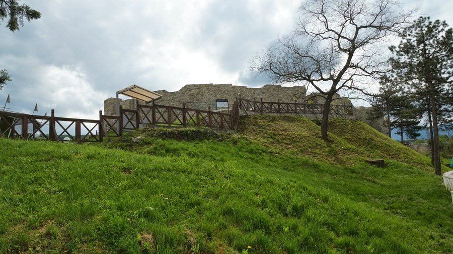 Археологически комплекс "Калето" - Мездра