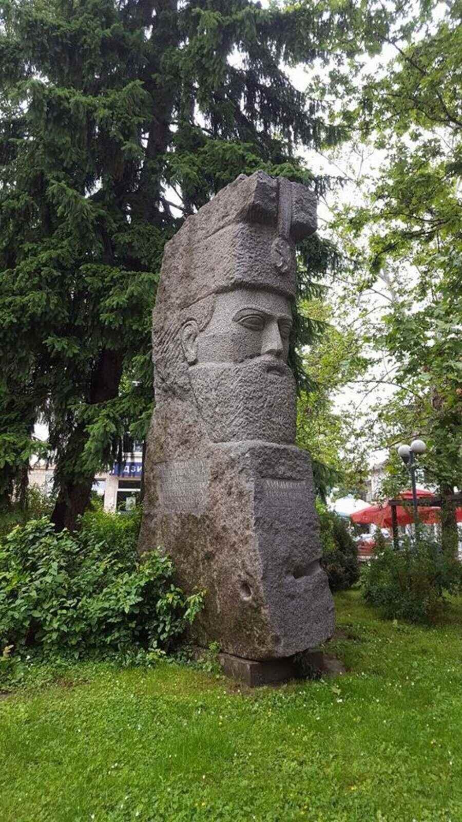 Паметник на Димитър Икономов - Димитриката - Троян