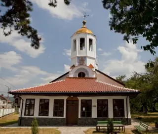 Църква "Свети Архангел Михаил" - Етрополе