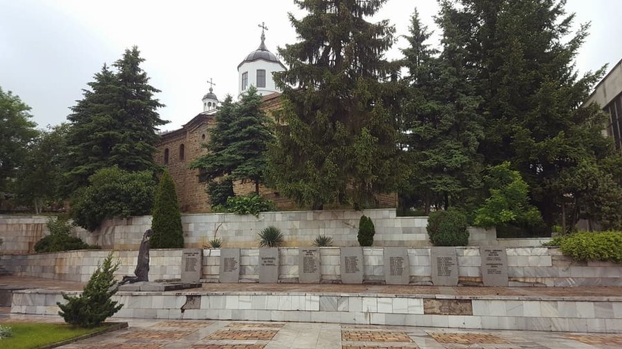 Паметник на загиналите във войните - с.Врабево