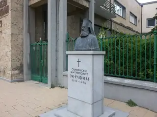 Паметник на първия Сливенски митрополит Серафим