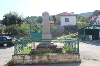 Паметник-костница на загиналите във войните - Светля