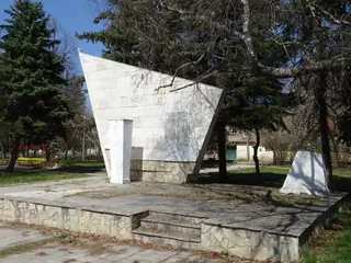 Паметник на загиналите във войните - с. Доганово