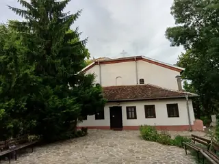 Храм „Свети Апостоли Петър и Павел“ - Кула