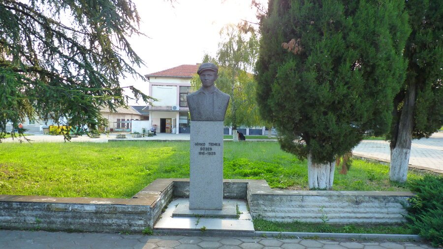 Паметник на Динко Бозев - Калояновец