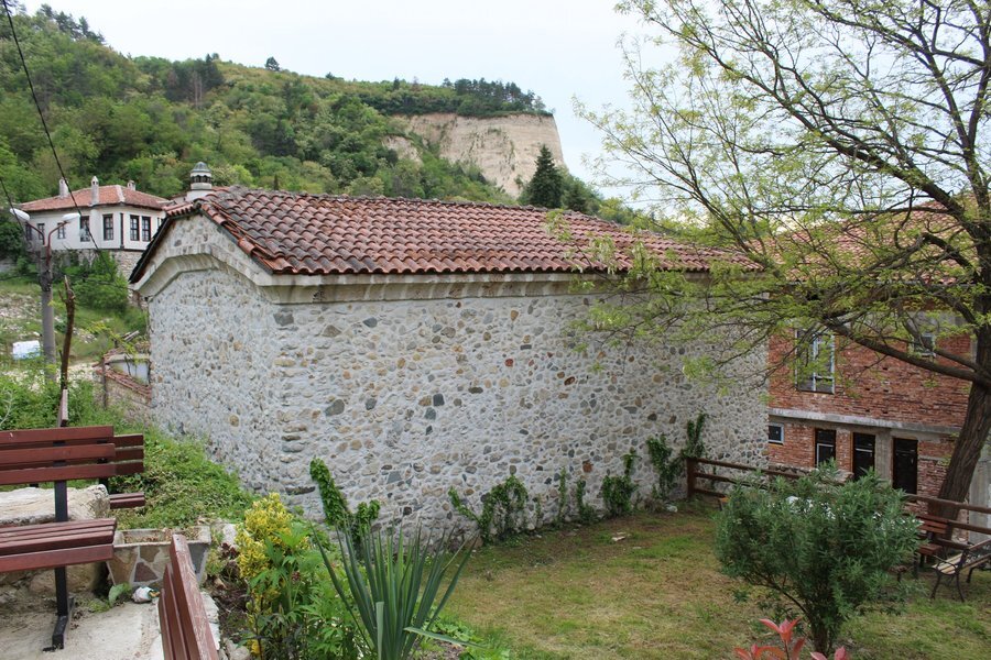 Храм "Въведение Богородично" - Мелник