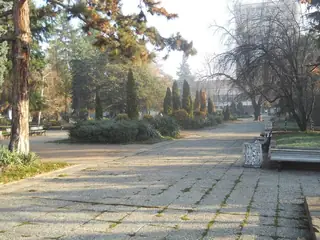 Градската градина на площад "Велбъжд" - Кюстендил